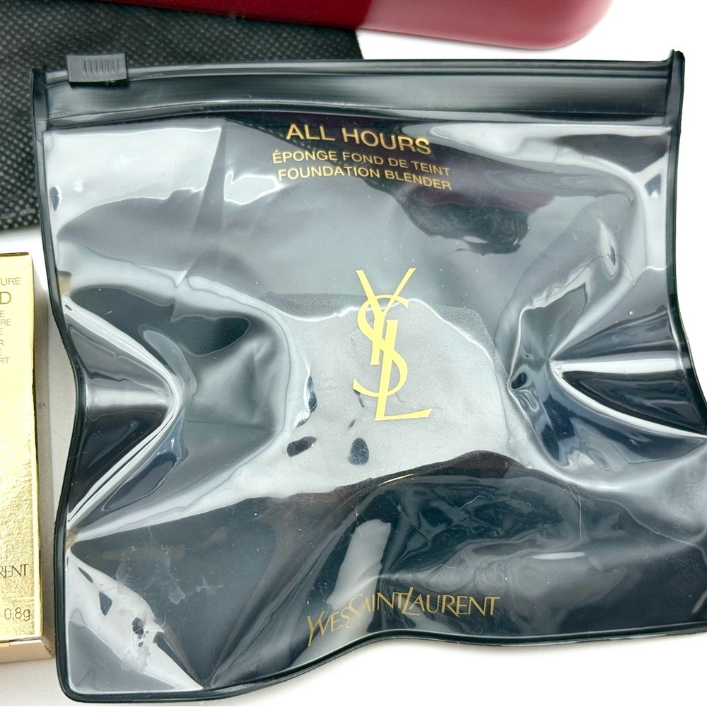 Yves Saint Laurent‎ Glossy Red Beauty Pouch - Picture 5 of 7